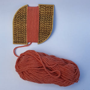 Wraps per Inch Yarn Gauge with Knitted Pattern